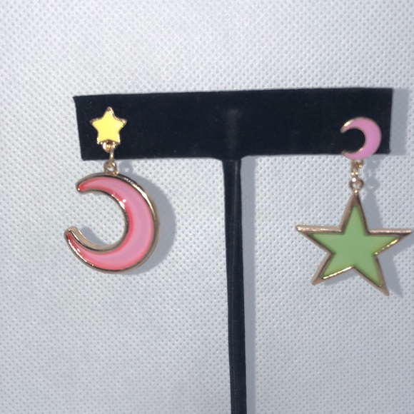 Jewelry - Fun mismatched Star and moon earrings